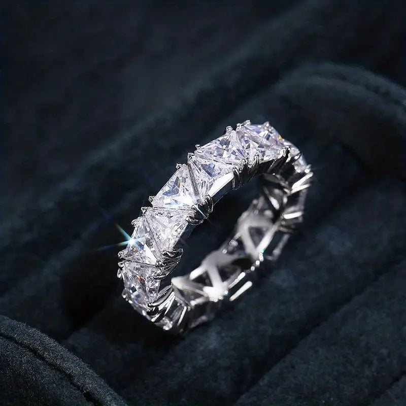 Ring 2.0ct Triangle Cut Zirkon Eternity Band 925 versilbert